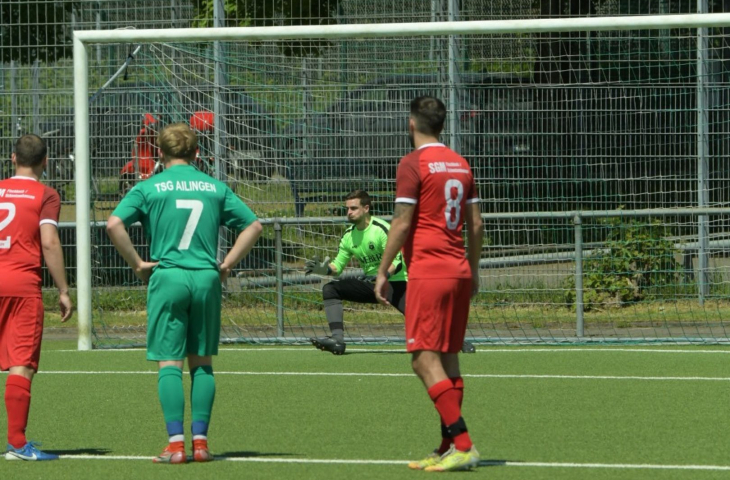 Abwehr lange stabil, Offensive harmlos